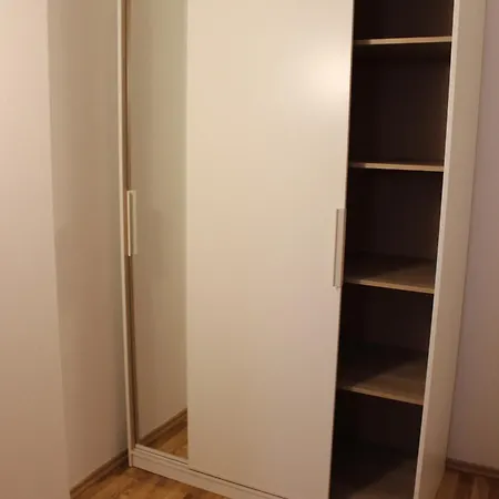 Center Golden Roof Apartment