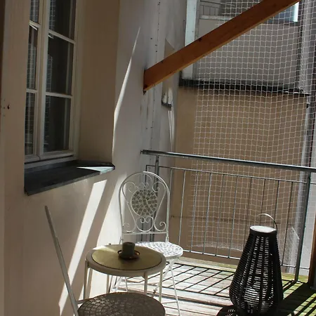 Center Golden Roof Apartment