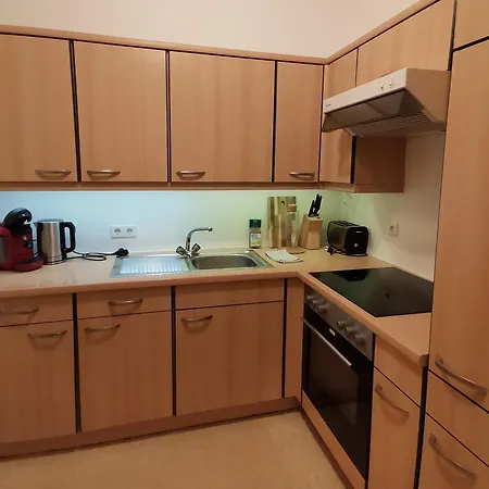 Center Golden Roof Apartment *